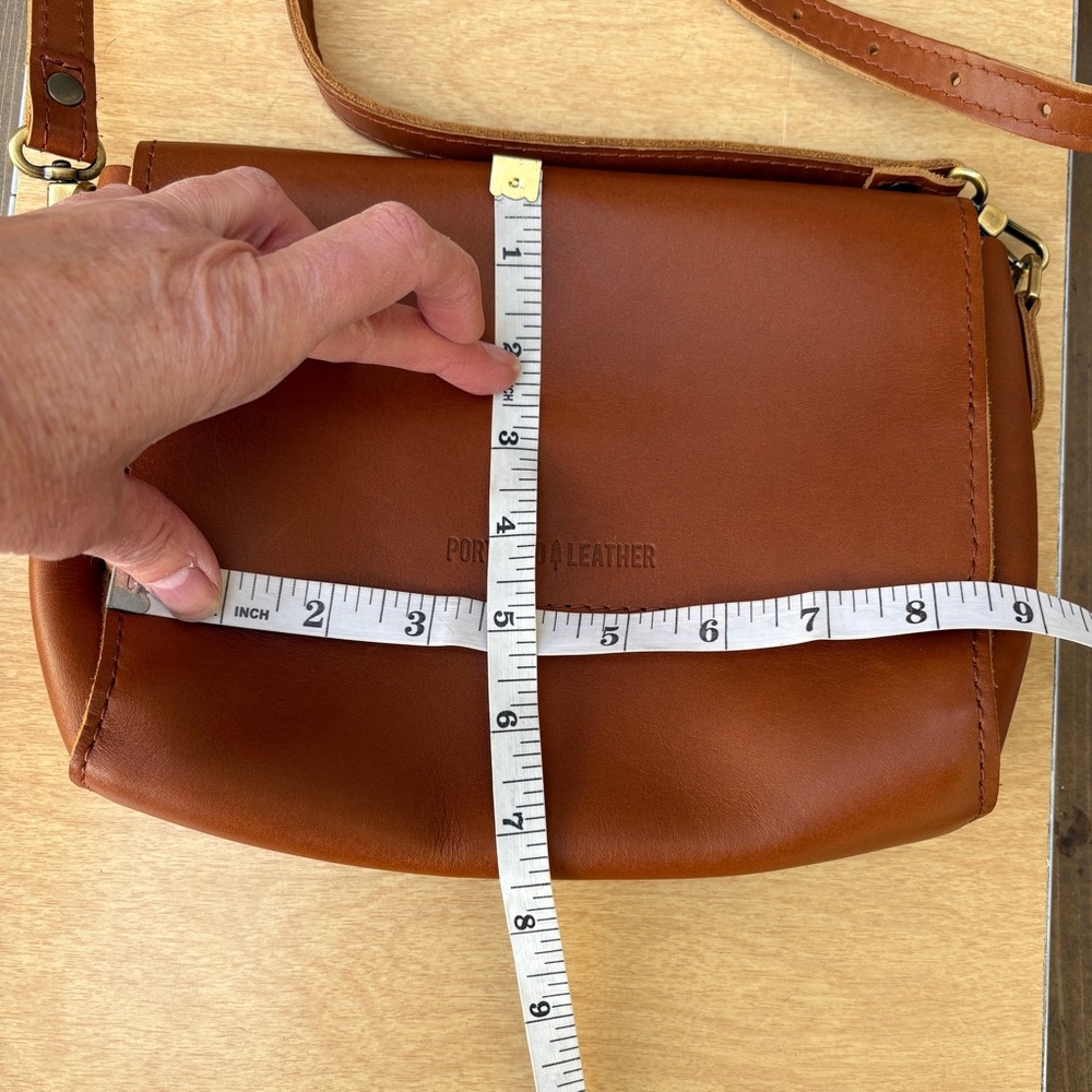 Portland Leather Goods Medium Metro Crossbody Leather Bag NWOT In Honey - Picture 13 of 16
